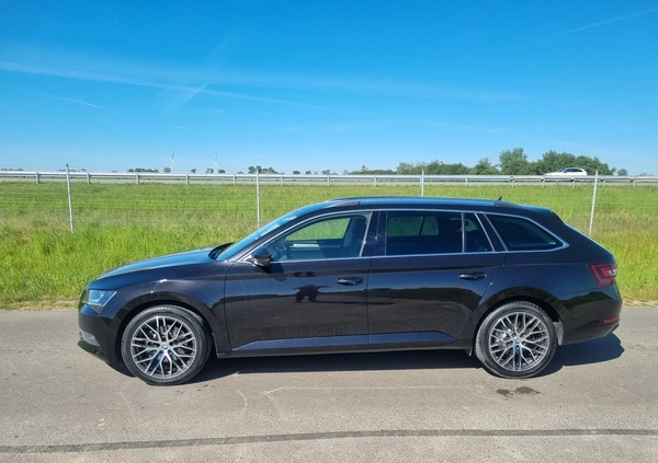 Skoda Superb cena 78500 przebieg: 175650, rok produkcji 2017 z Leszno małe 379